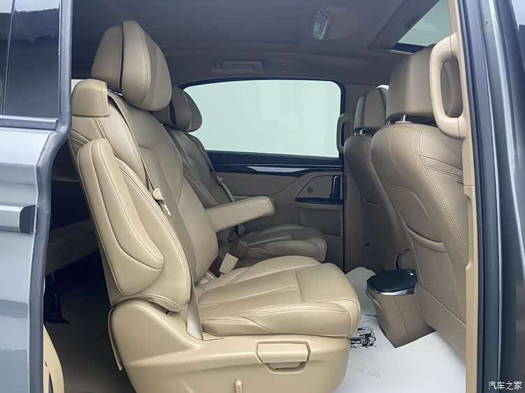 Buick GL8, 2017 30