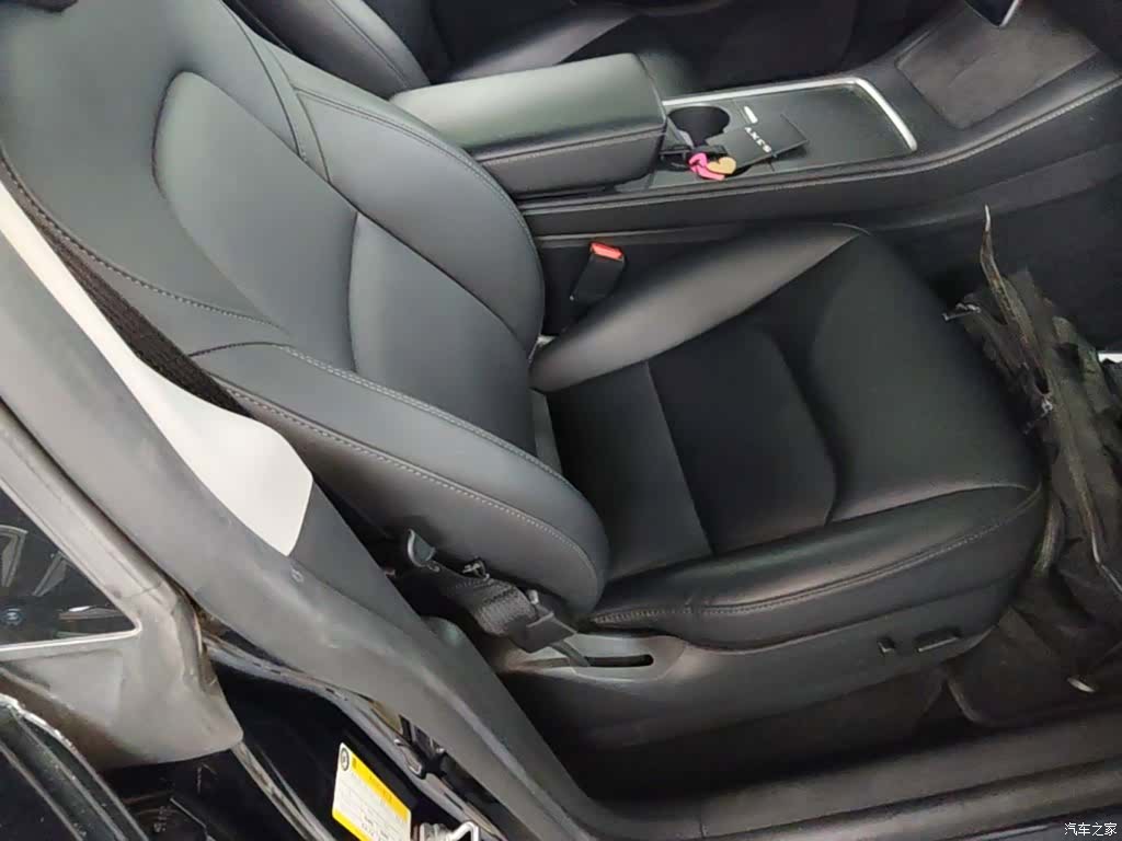 Tesla Model Y, 2023 25