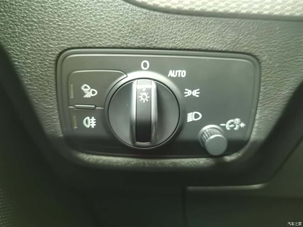 Audi Q2L, 2021 21