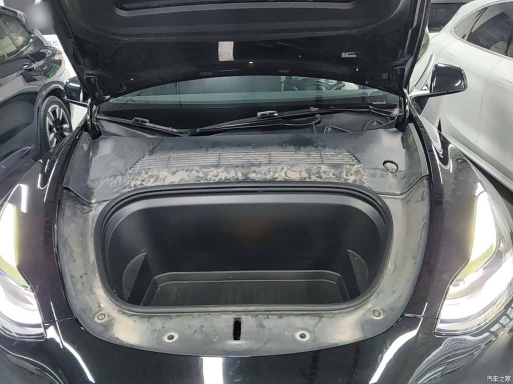 Tesla Model Y, 2023 20