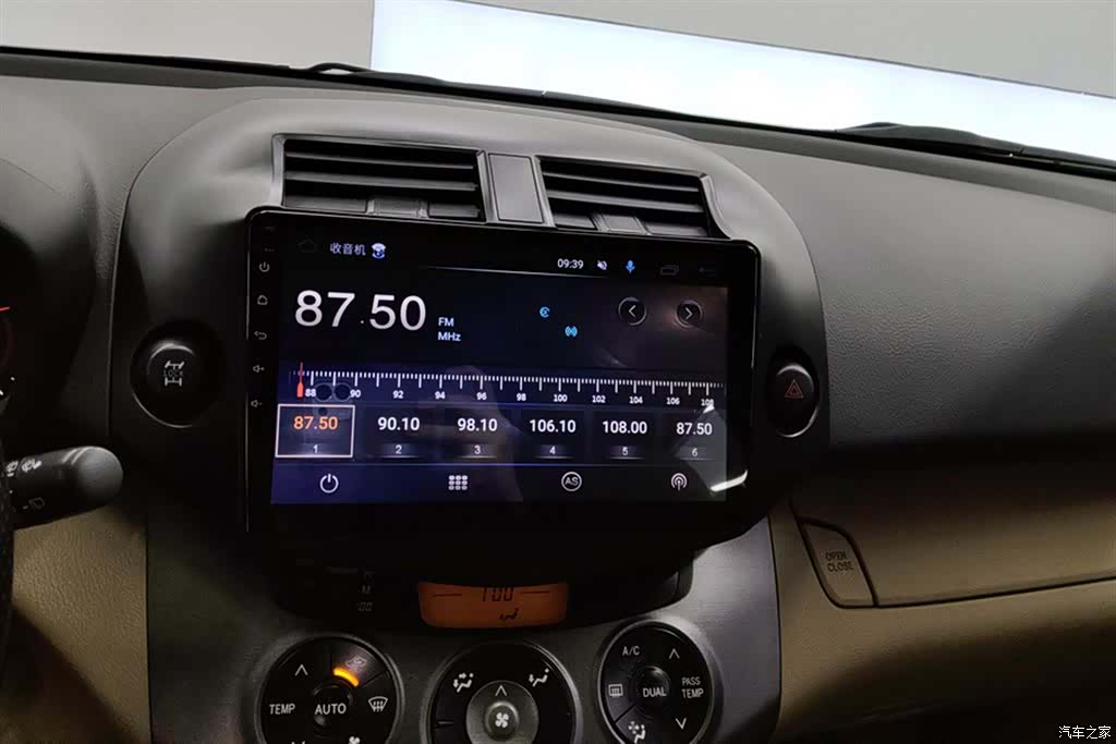 Toyota RAV4, 2011 13