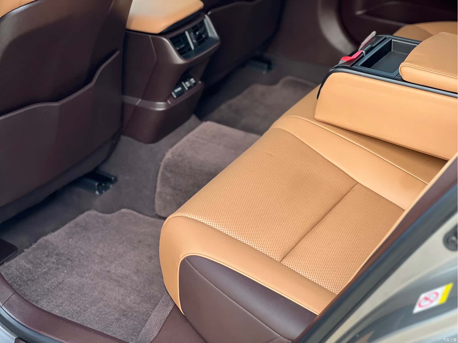 Lexus ES, 2019 13
