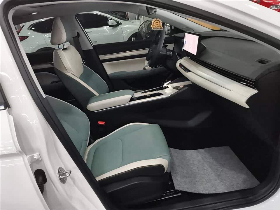Geely Emgrand L HiP Geely Emgrand L HiP