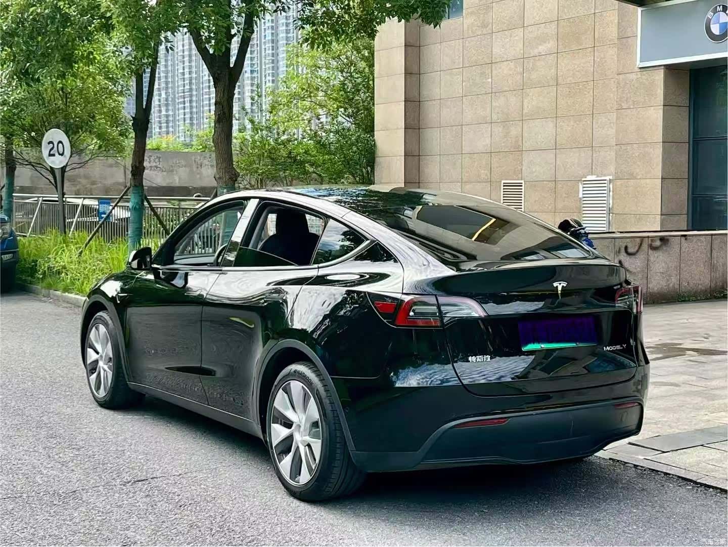 Tesla Model Y, 2023 9