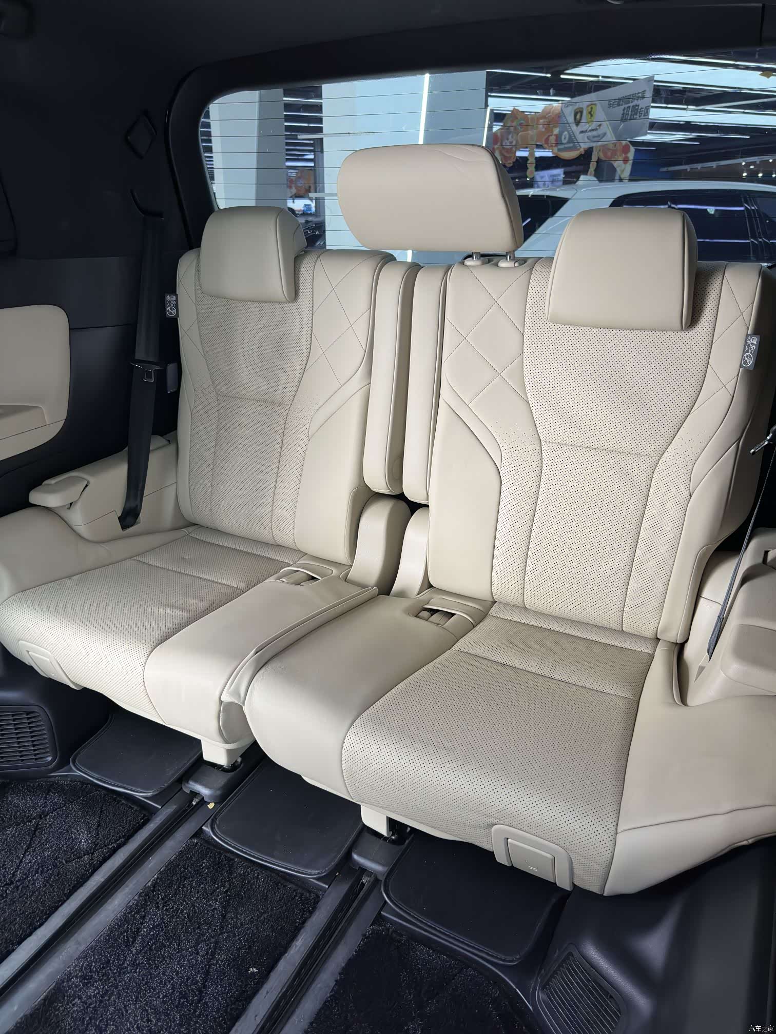 Toyota Alphard, 2024 29