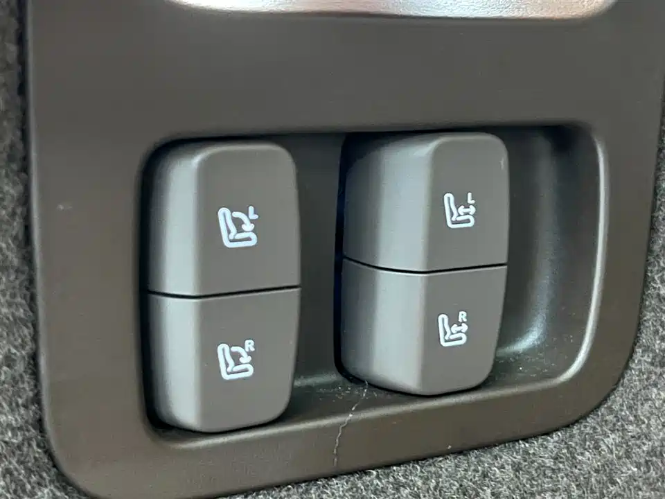 AITO Ask the world M9