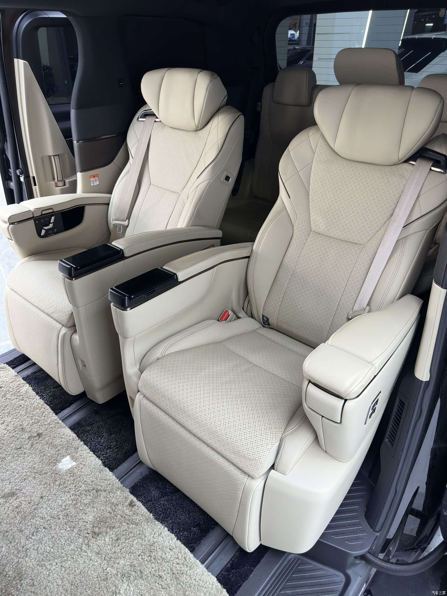 Toyota Alphard, 2024 23
