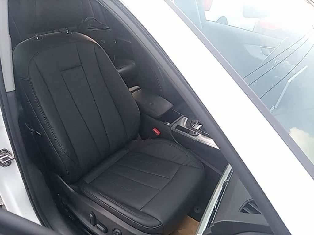 Audi A4L, 2019 25