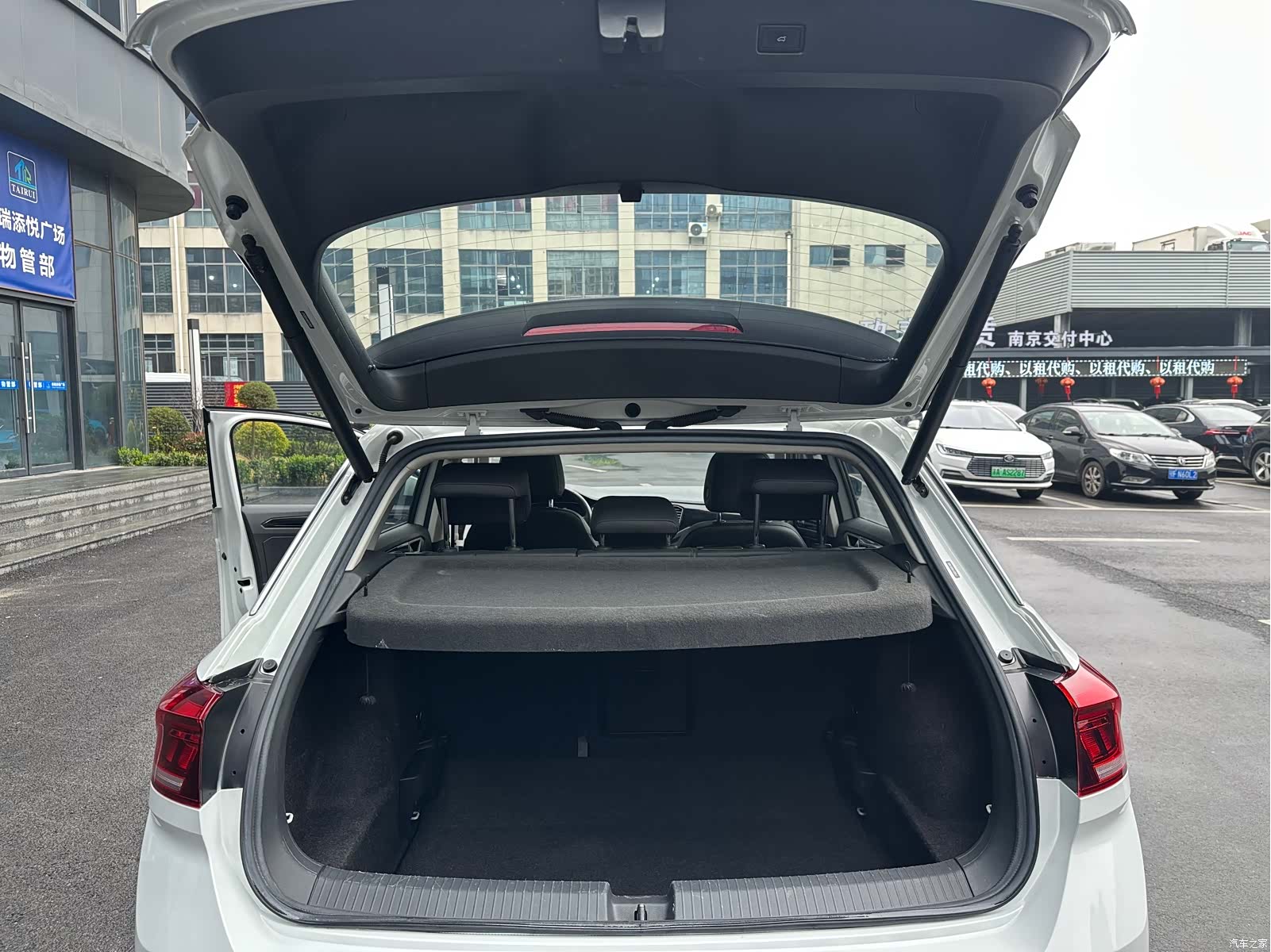 Volkswagen T-ROC, 2020 13