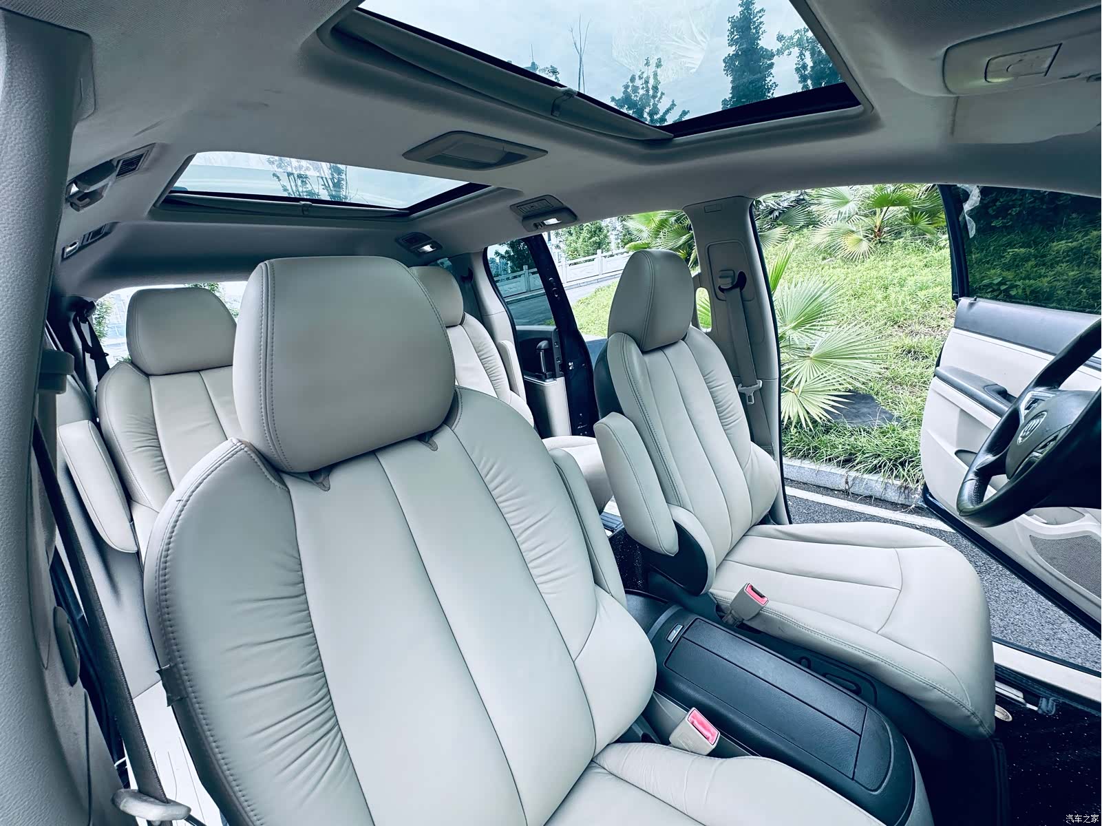 Buick GL8, 2013 9