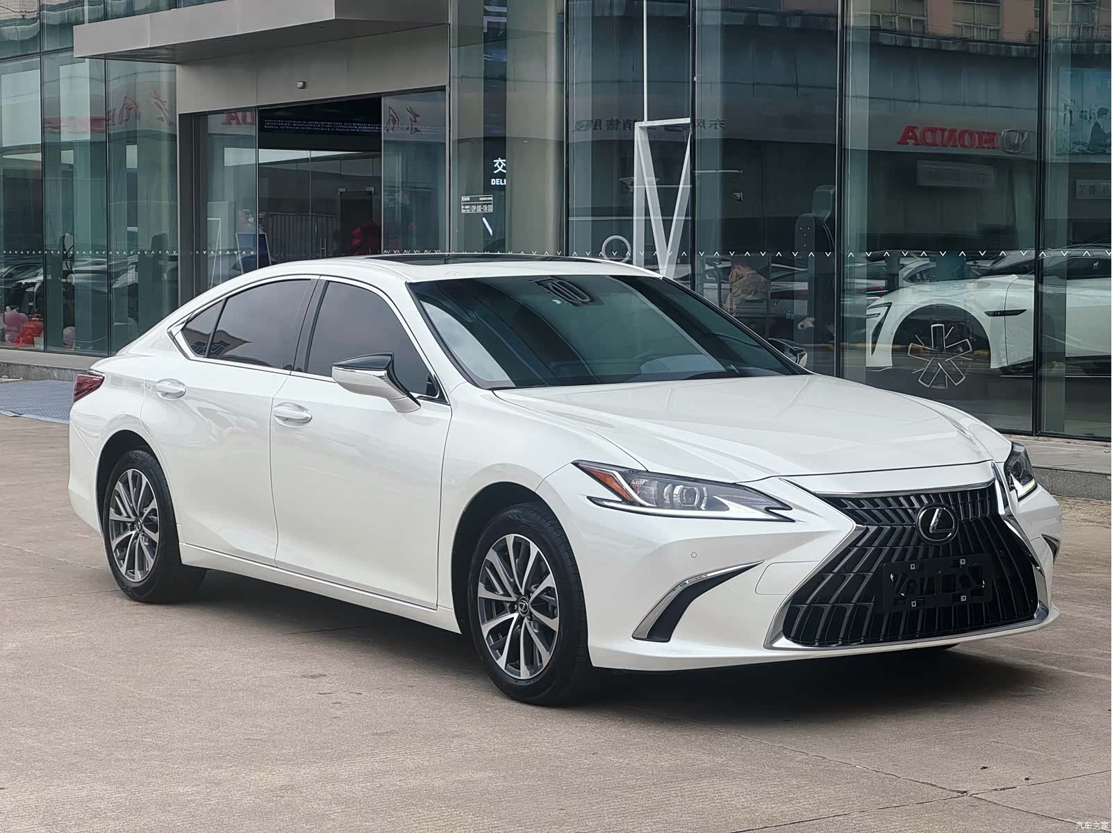 Lexus ES, 2023 1