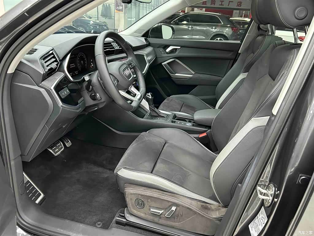 Audi Q3, 2022 11