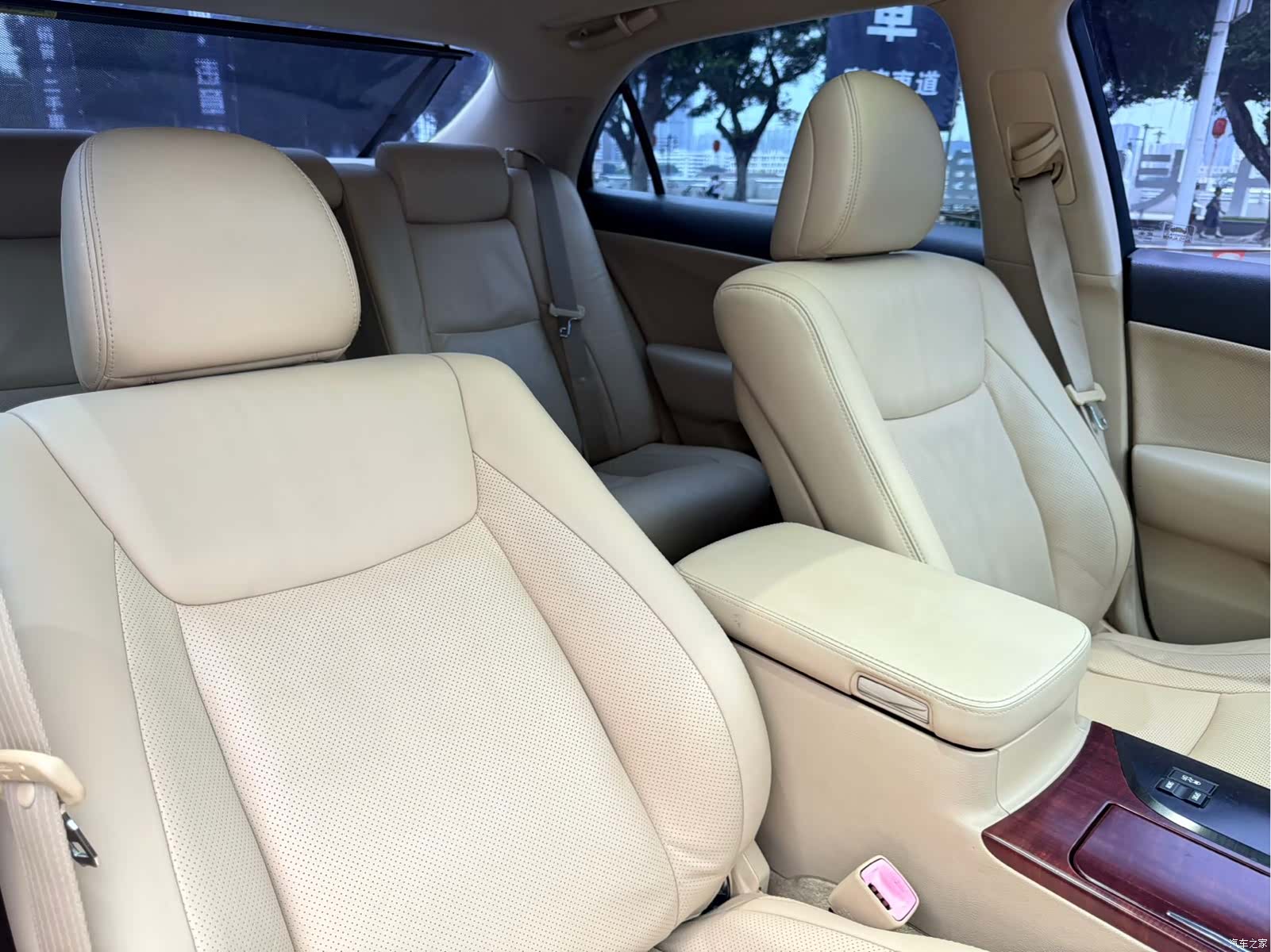 Toyota Crown, 2011 14