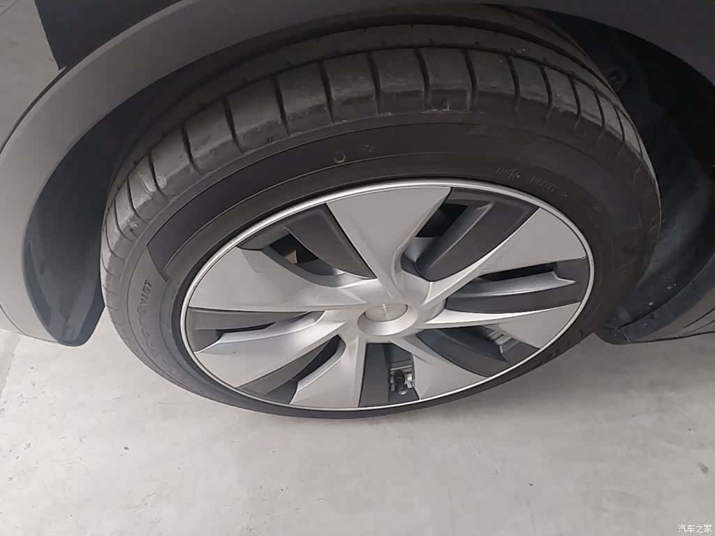 Tesla Model Y, 2022 23