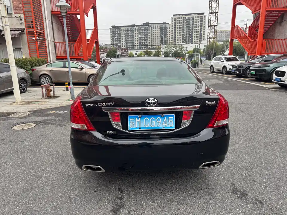 Toyota crown