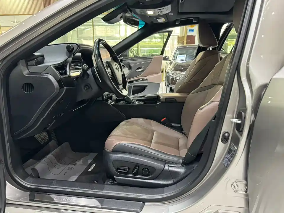 Lexus ES