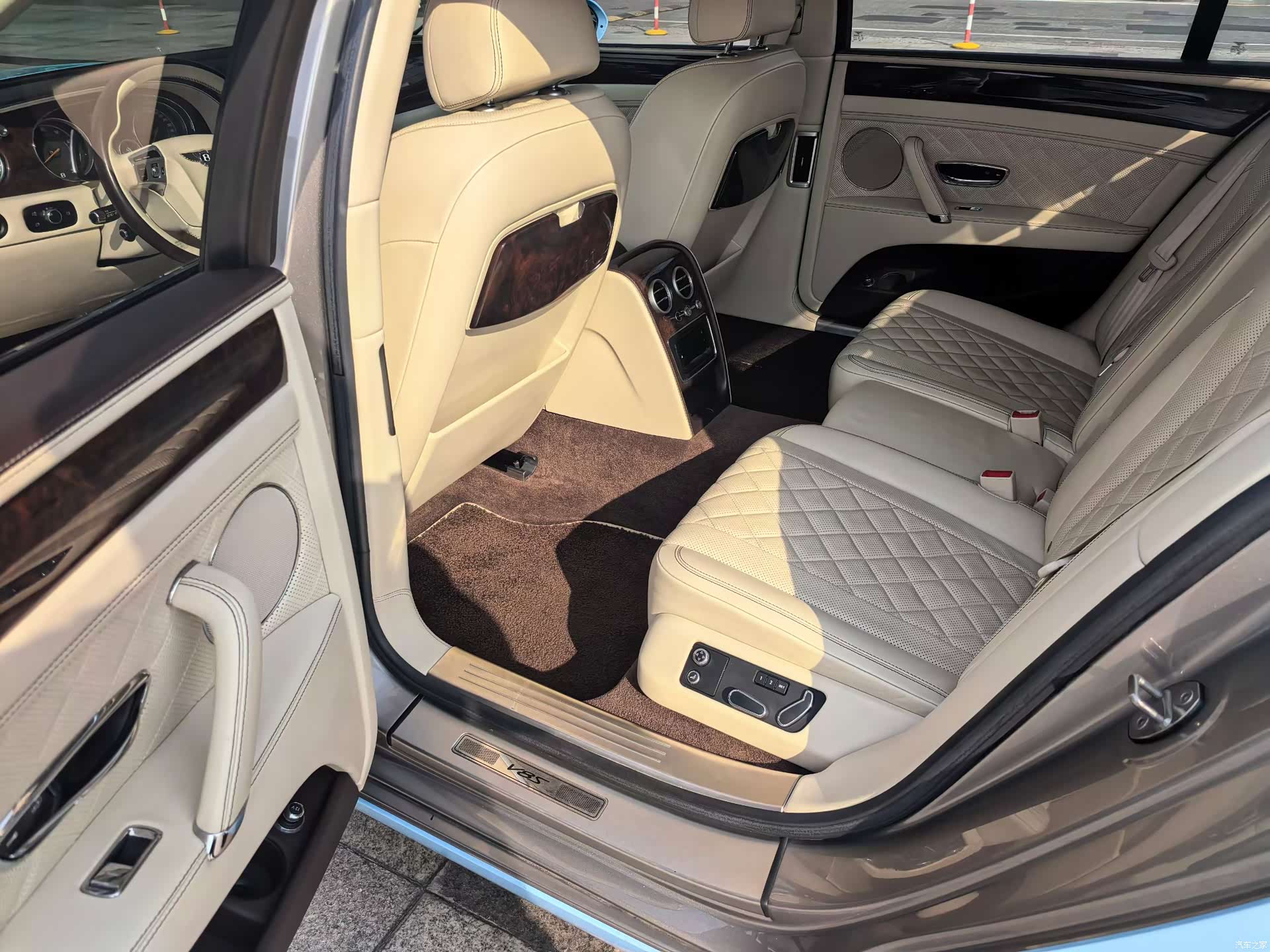 Bentley Flying Spur, 2020 7