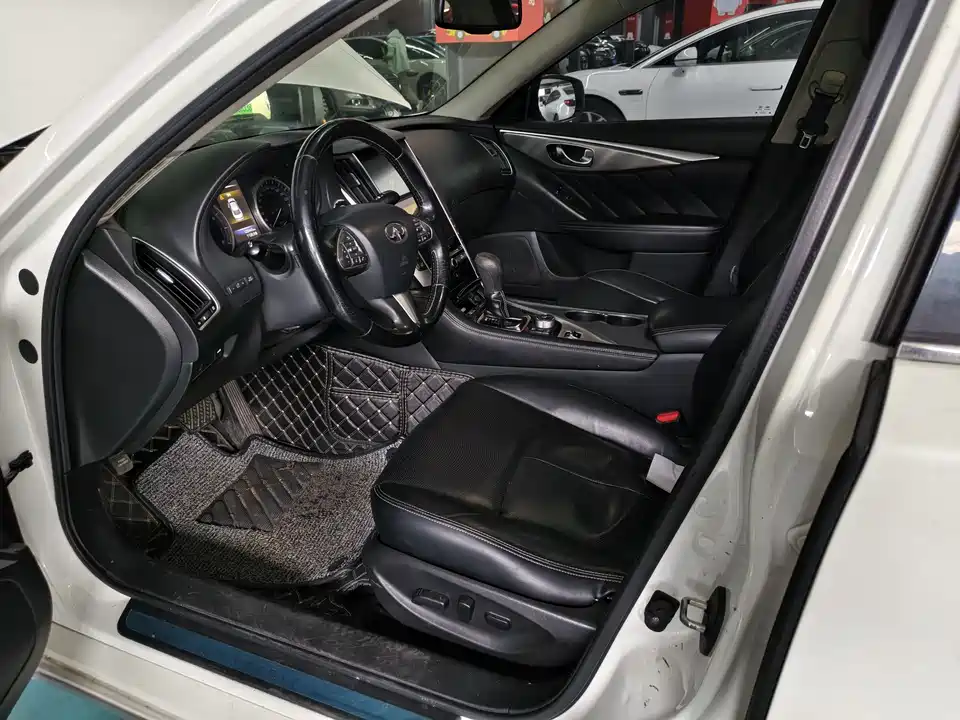 Infiniti Q50L