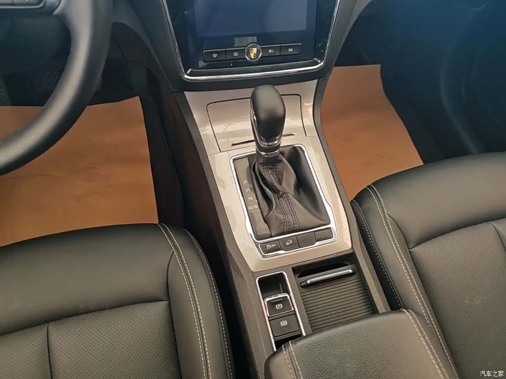 Roewe RX5, 2021 14