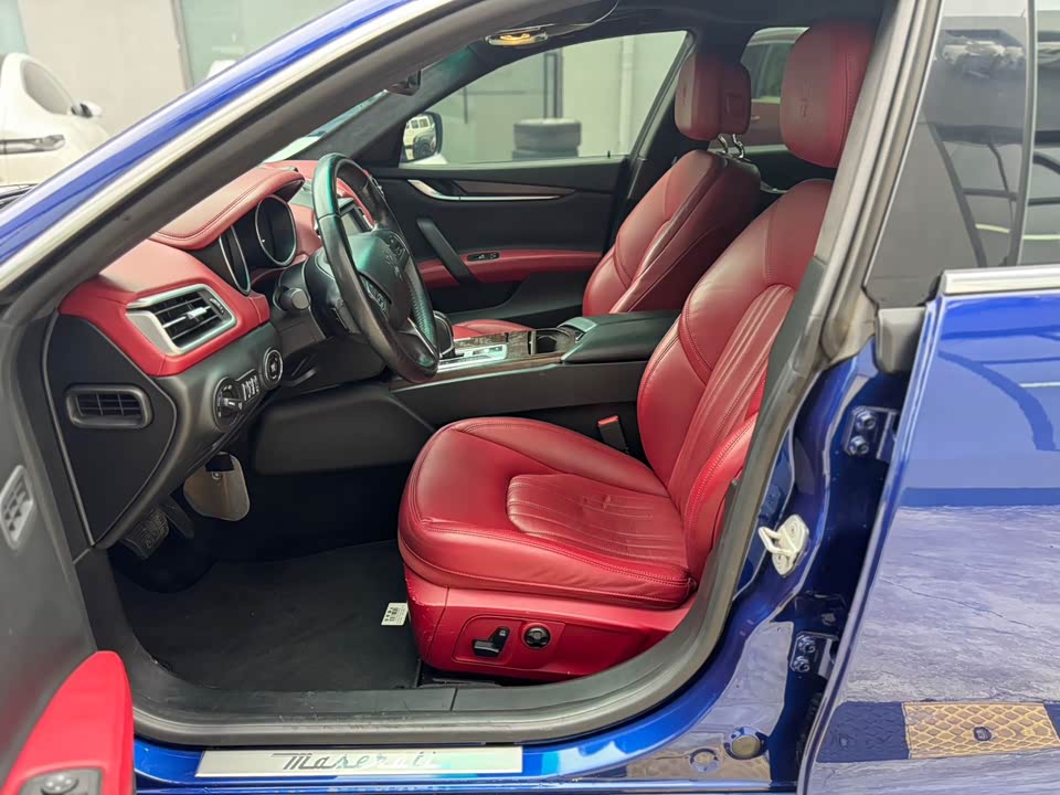 Maserati Ghibli Maserati Ghibli