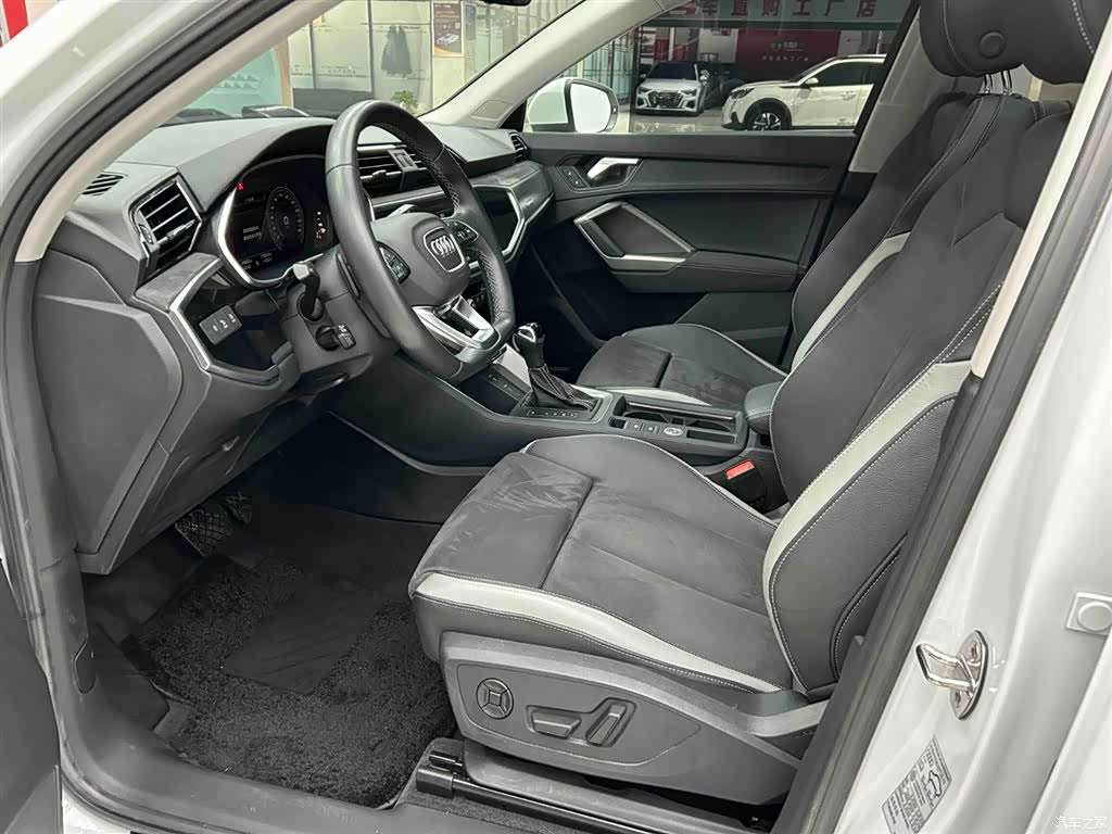 Audi Q3, 2022 11