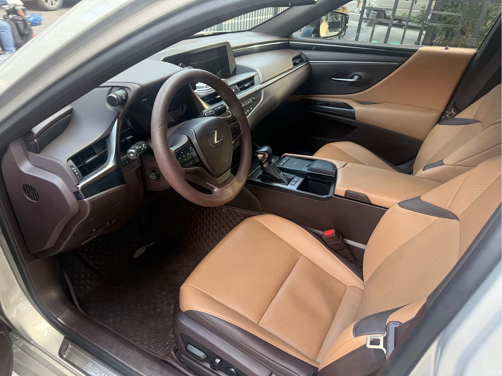 Lexus ES, 2019 7