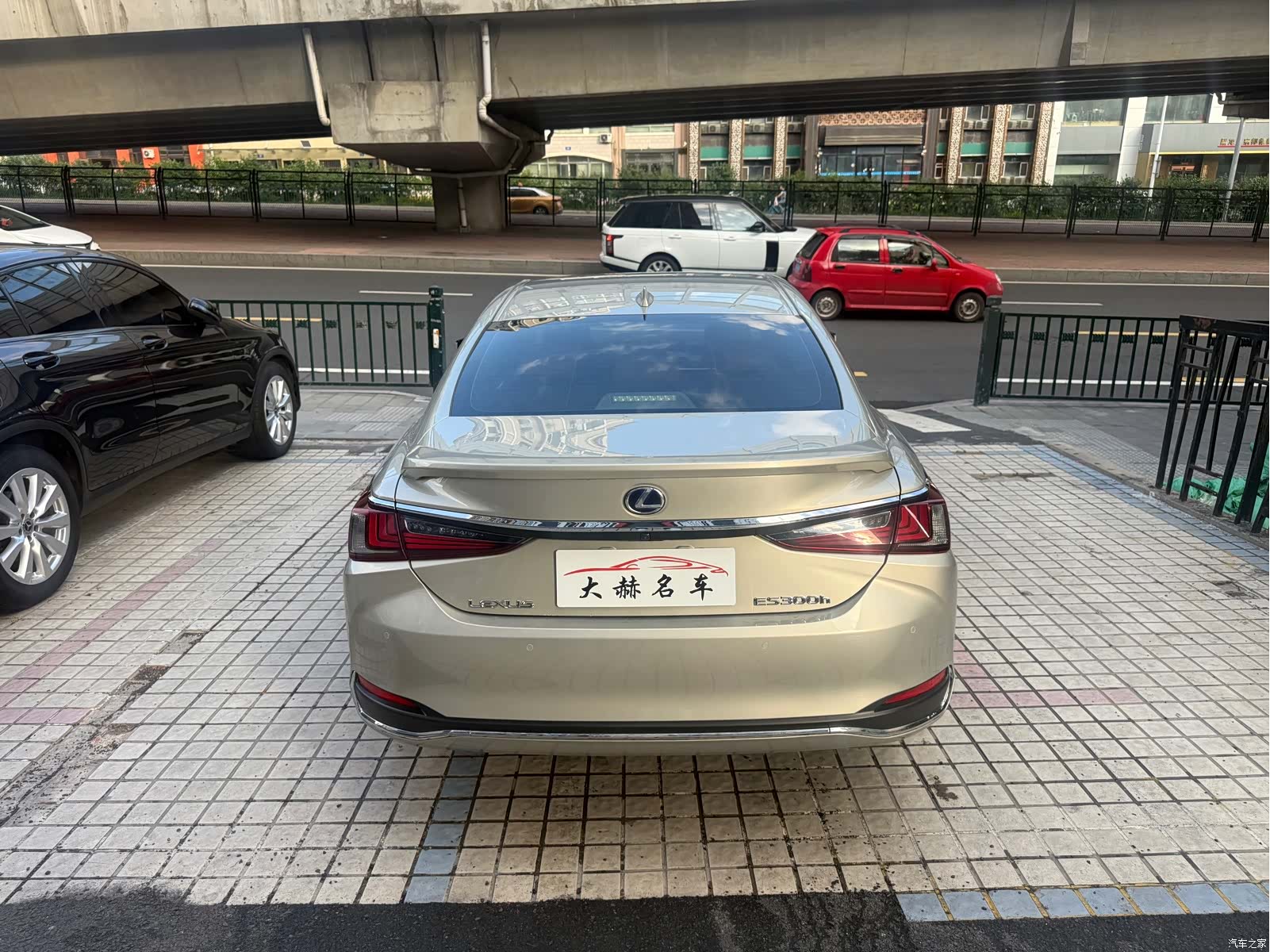 Lexus ES, 2019 все фото
