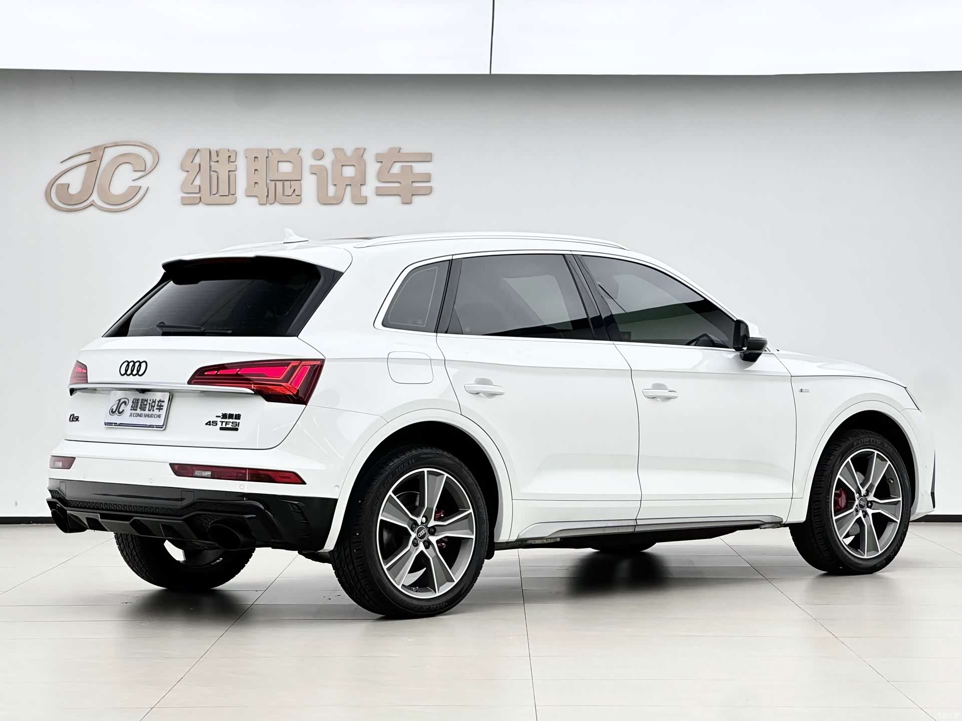 Audi Q5L, 2022 все фото