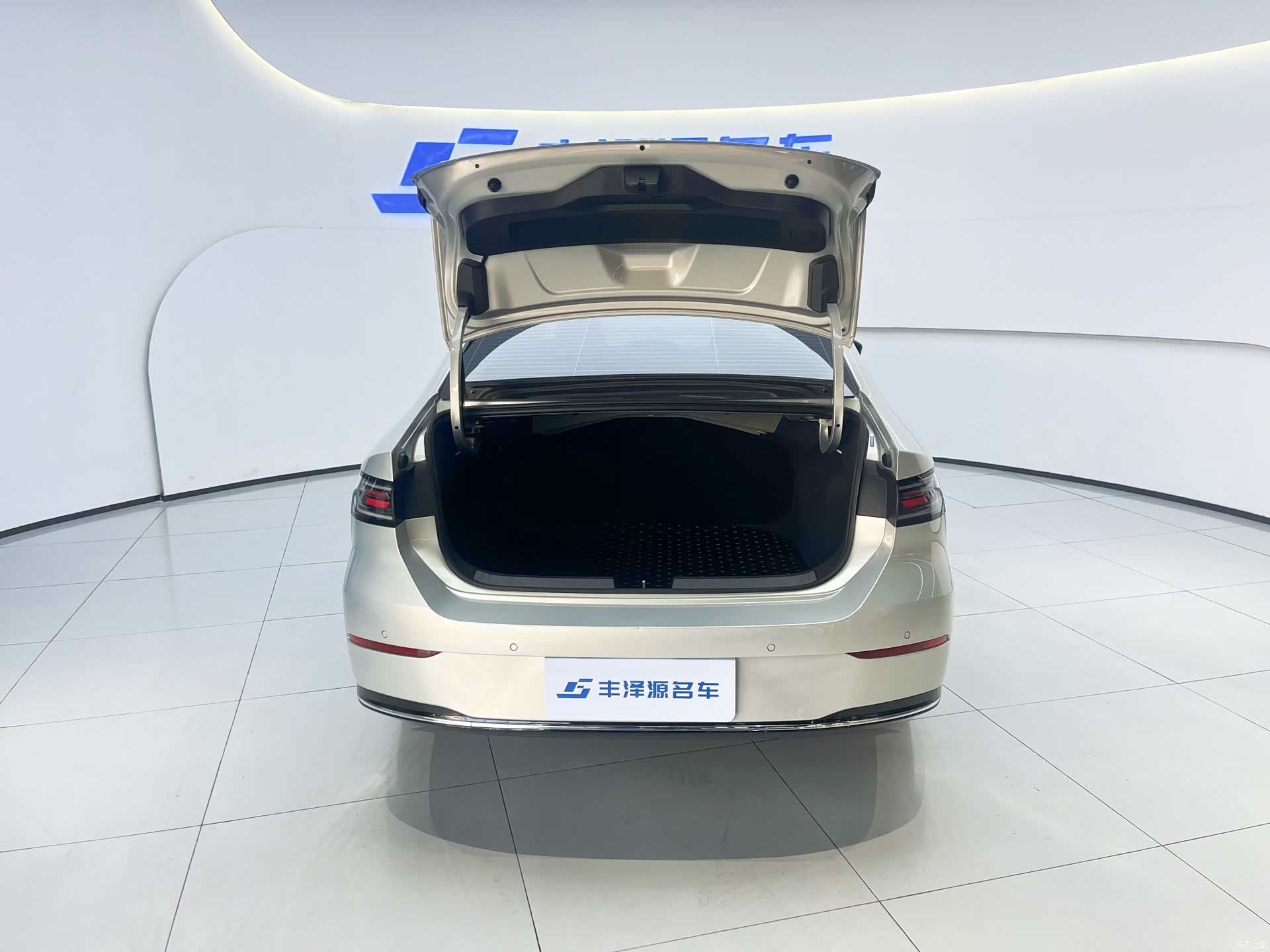 Volkswagen Sagitar, 2025 6