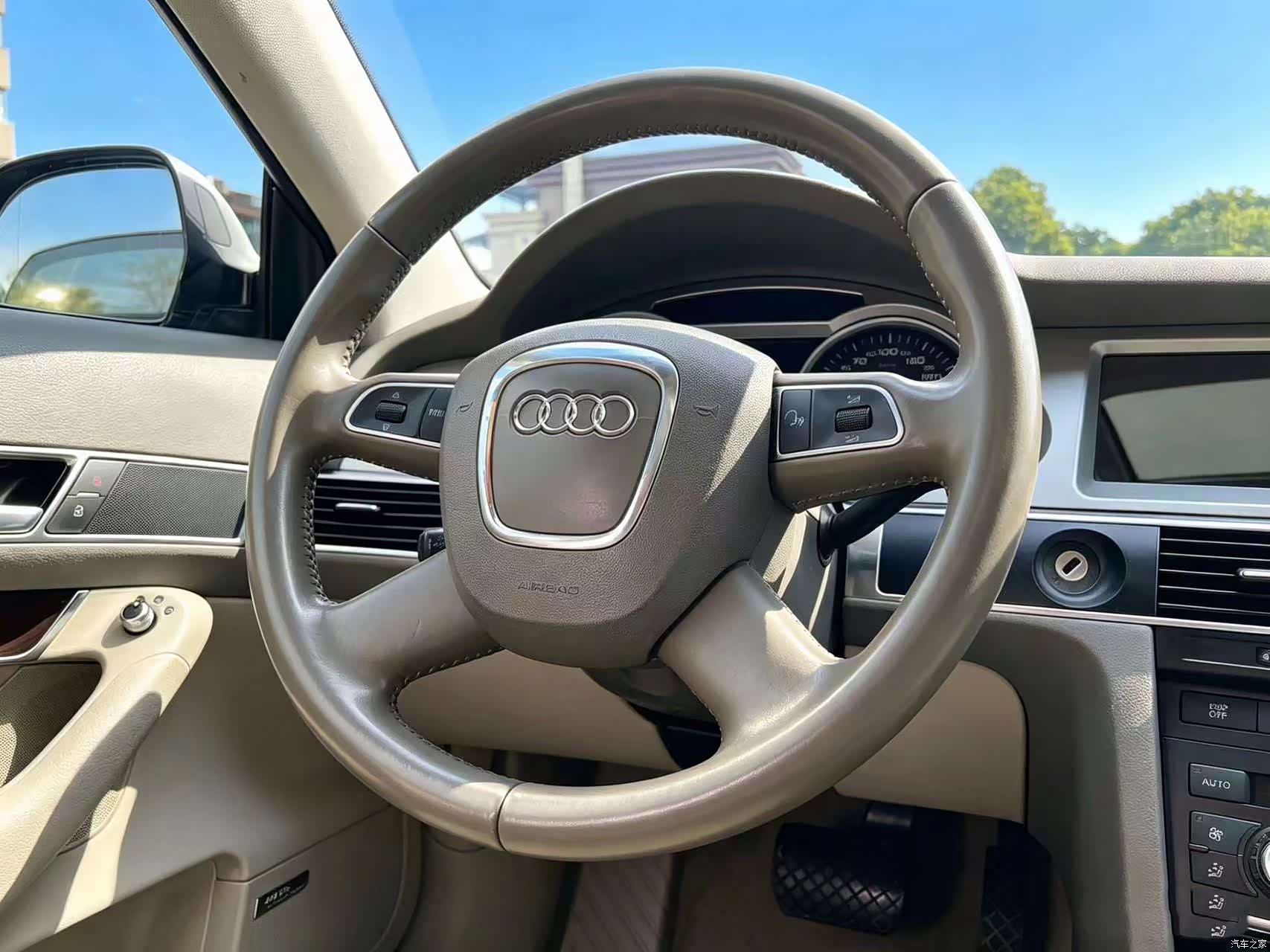 Audi A6L, 2010 13