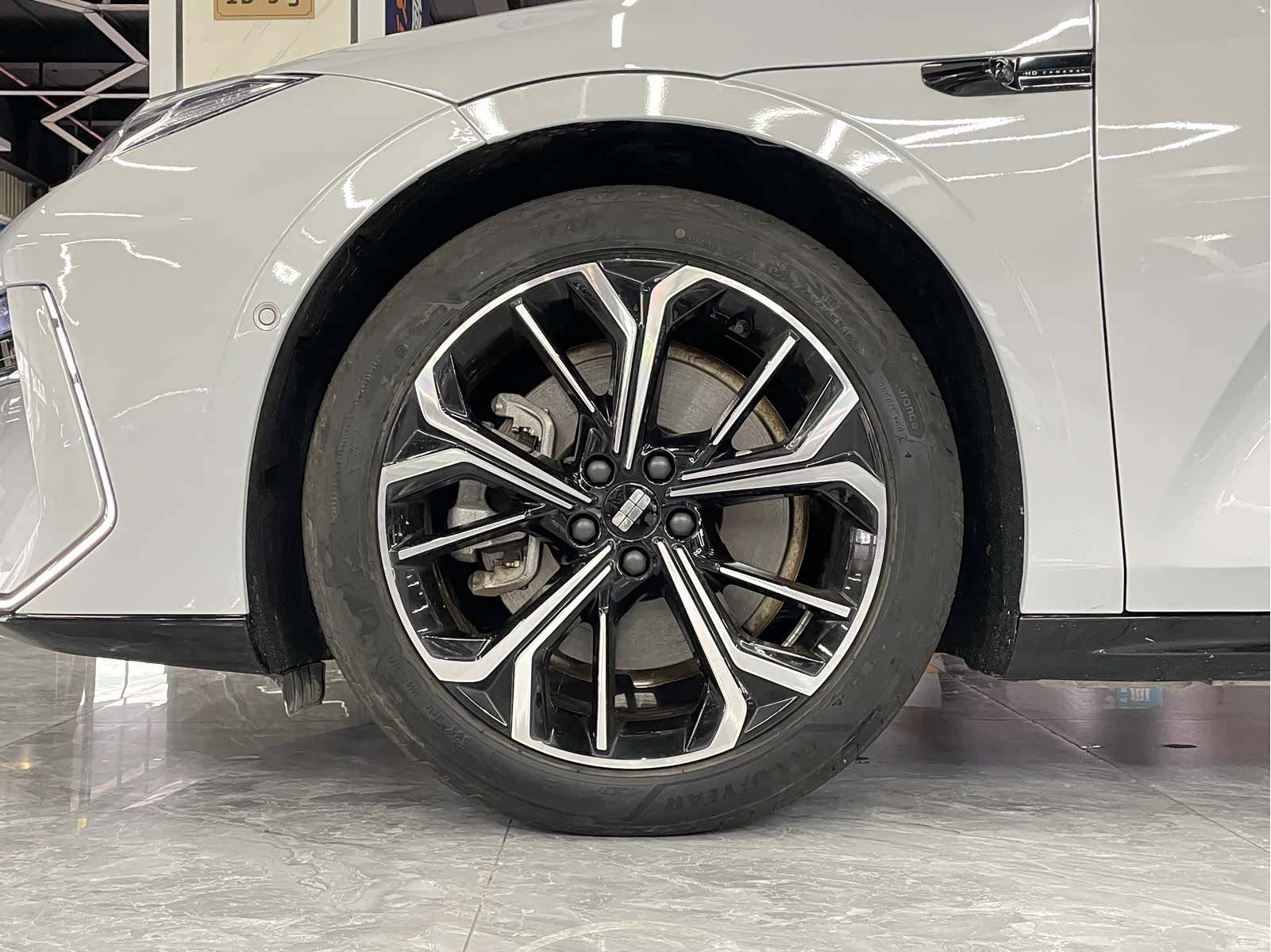 Geely E8, 2025 15