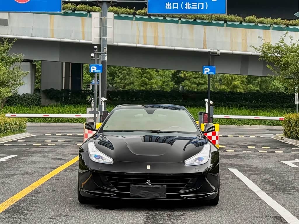 Ferrari GTC4Lusso 2017 3.9T V8