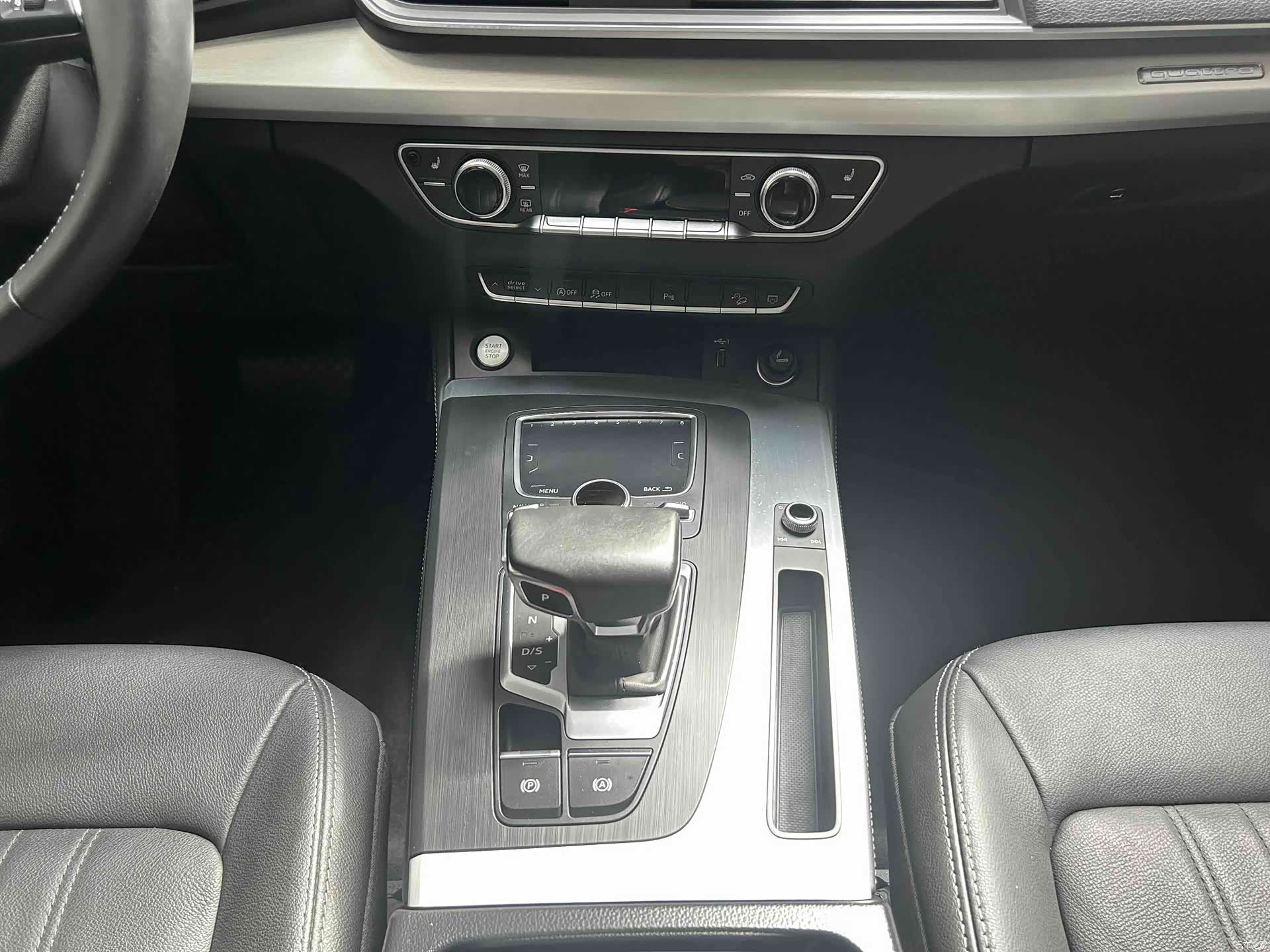 Audi Q5L, 2020 10