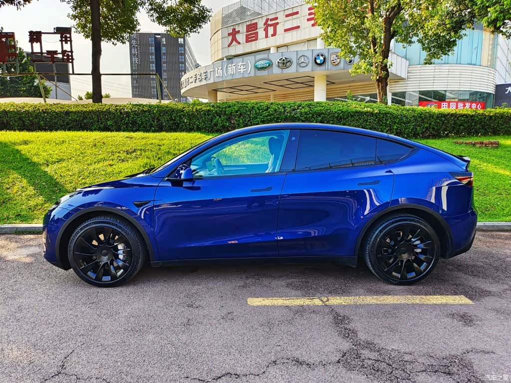 Tesla Model Y, 2022 3