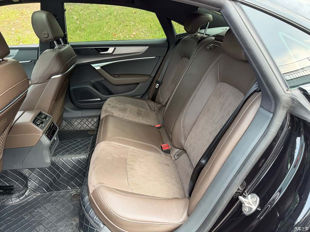 Audi A7L, 2023 12