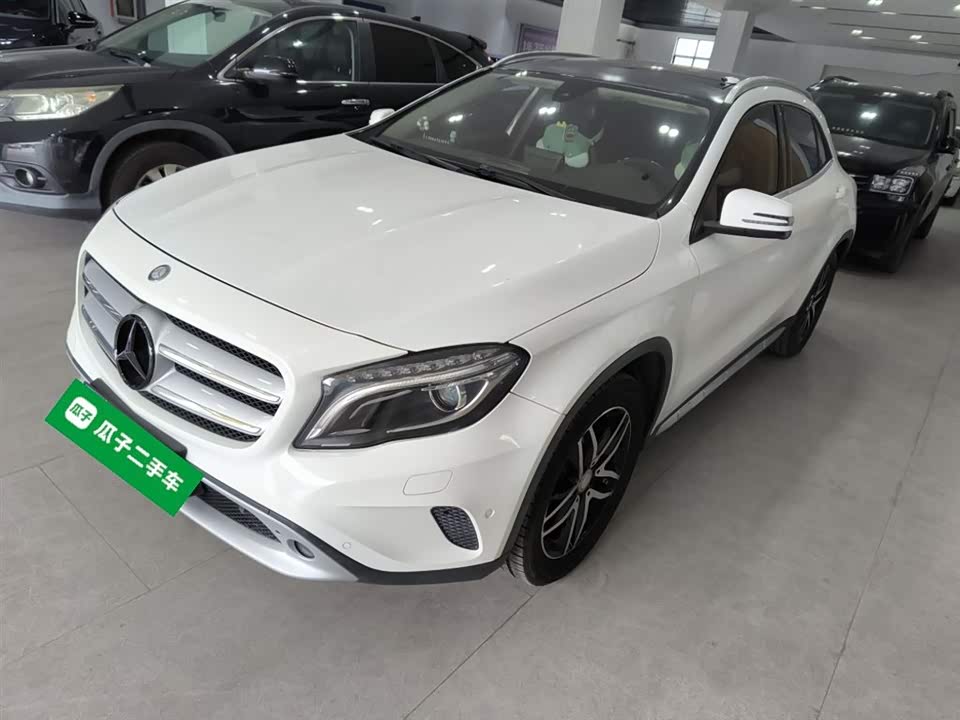Mercedes-Benz GLA Mercedes-Benz GLA
