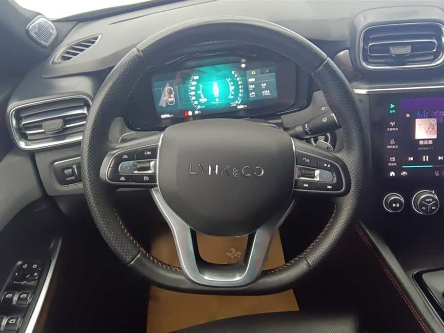 Lynk & Co 03 Lynk & Co 03