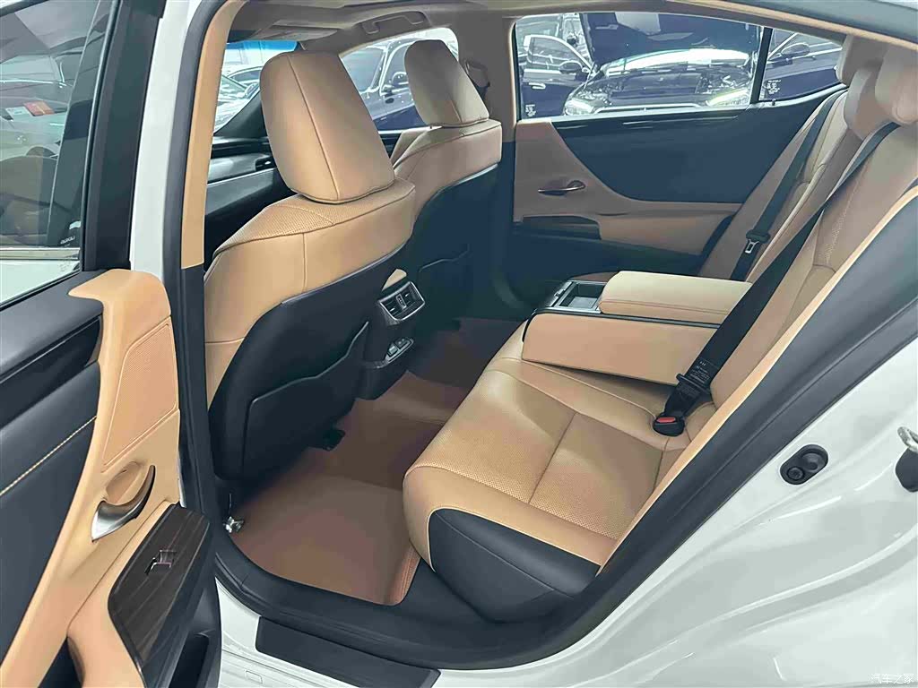 Lexus ES, 2024 10