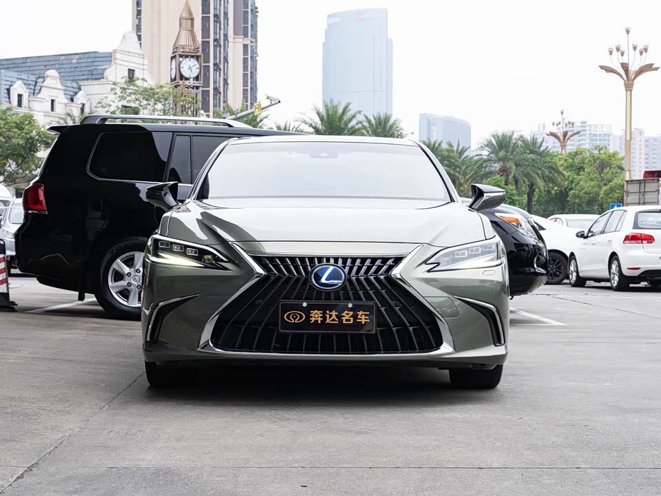 Lexus ES