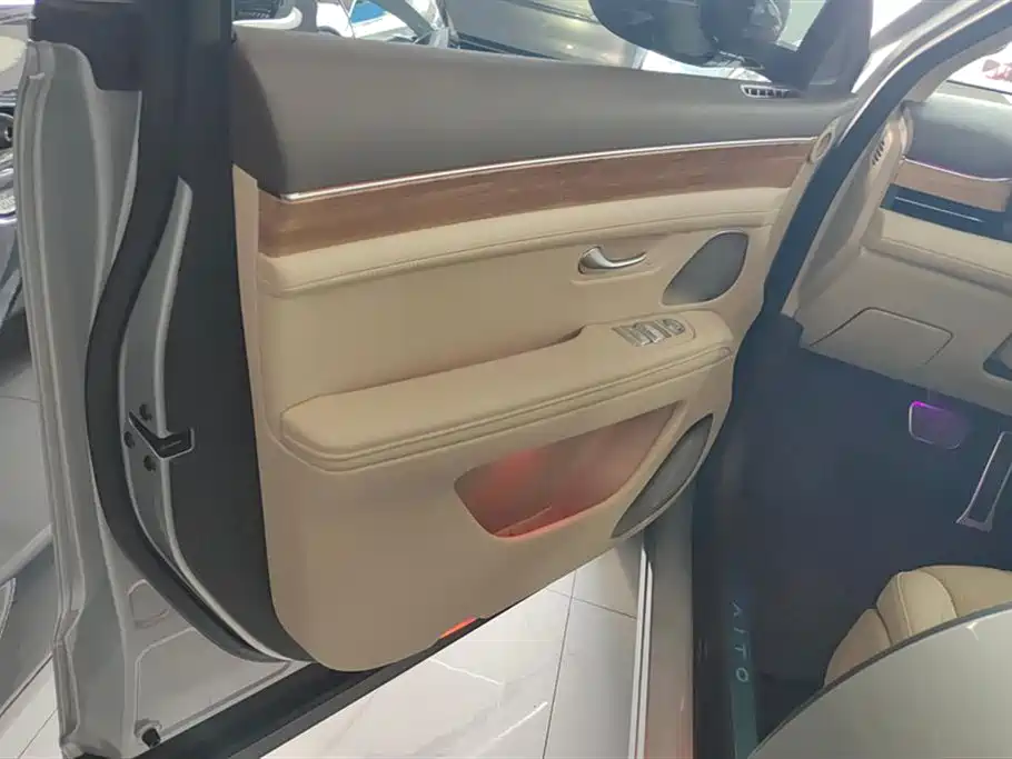 AITO Ask the world M7