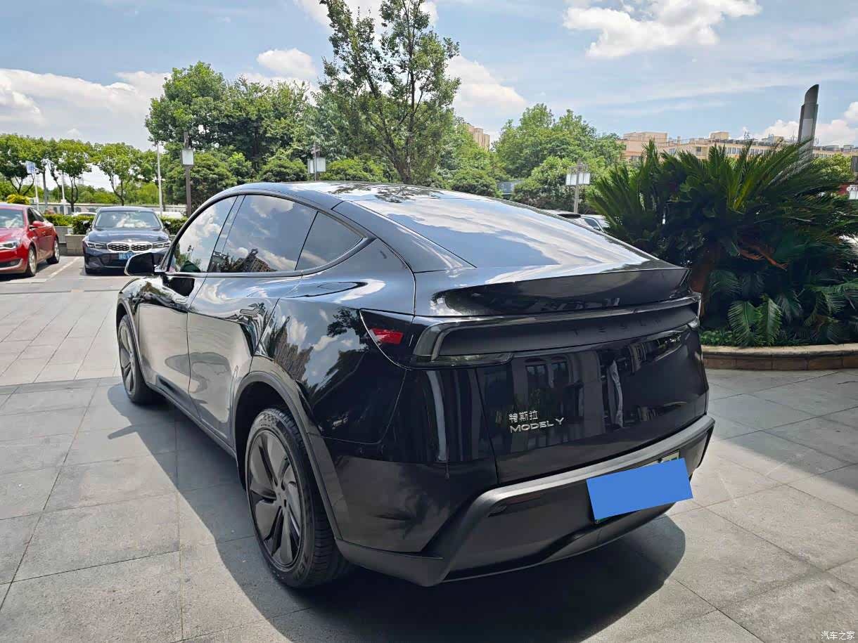Tesla Model Y, 2026 17