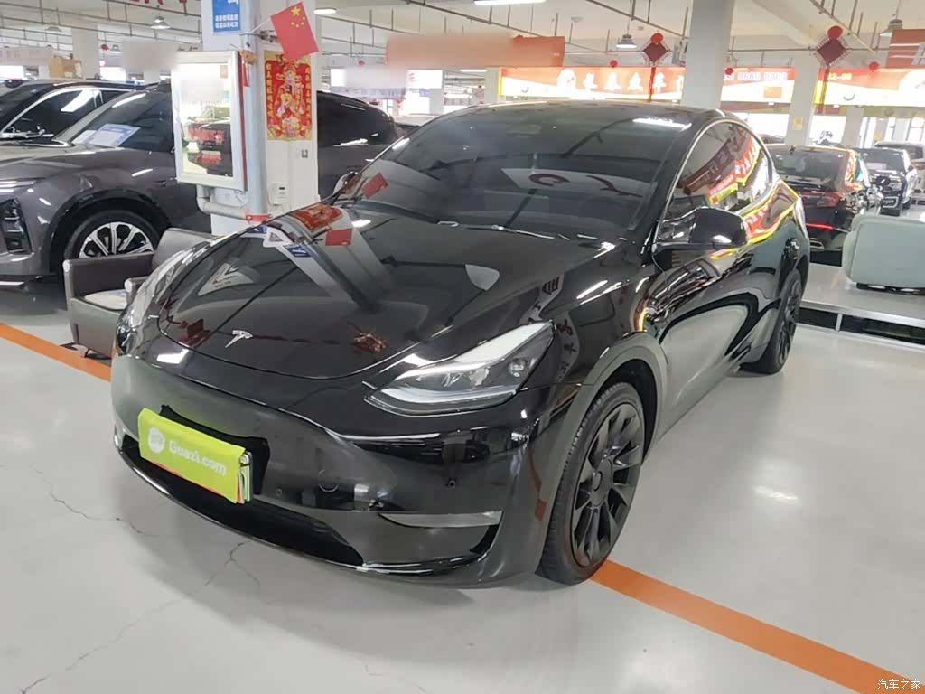 Tesla Model Y, 2023 1