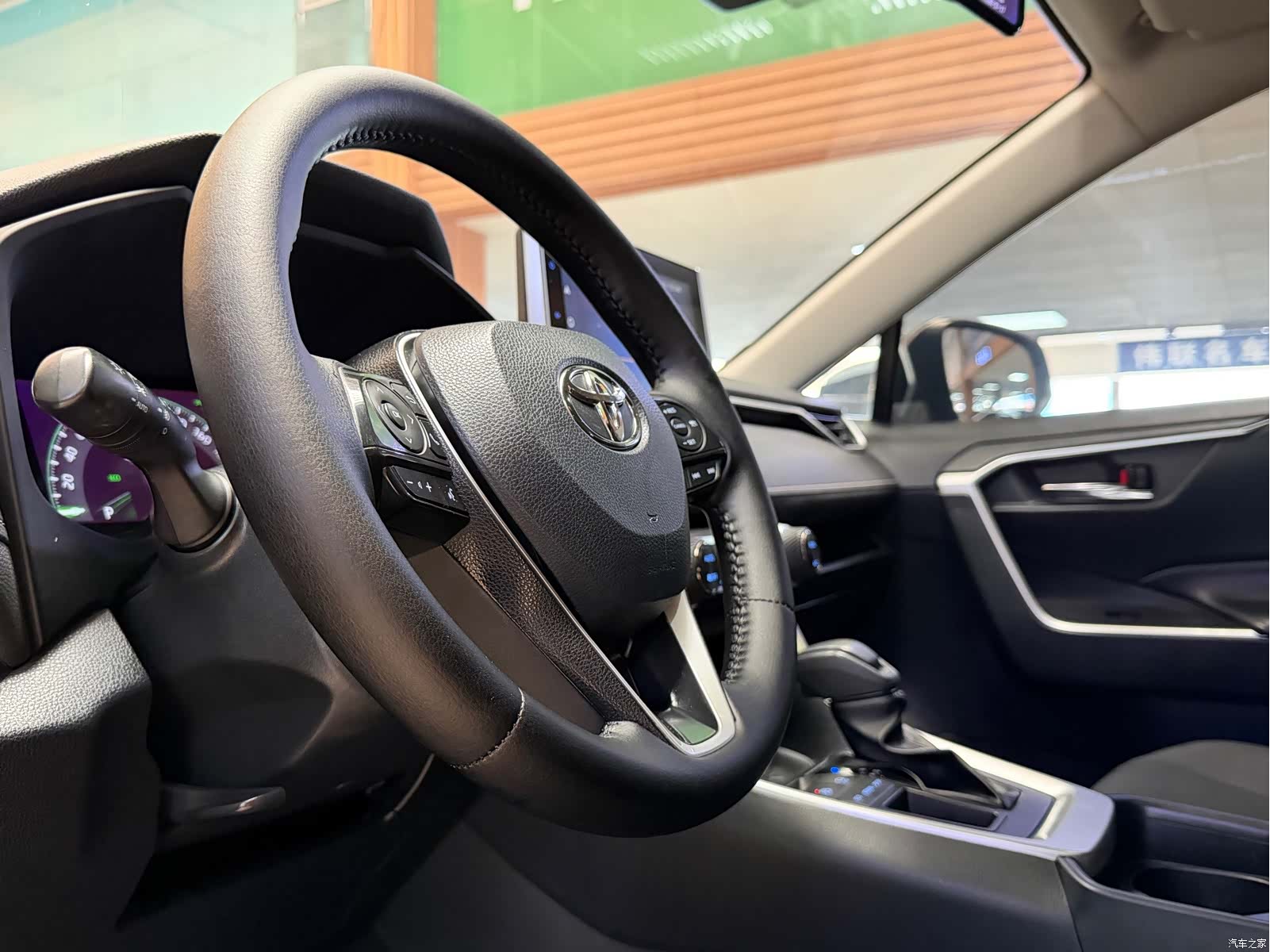 Toyota RAV4, 2022 11