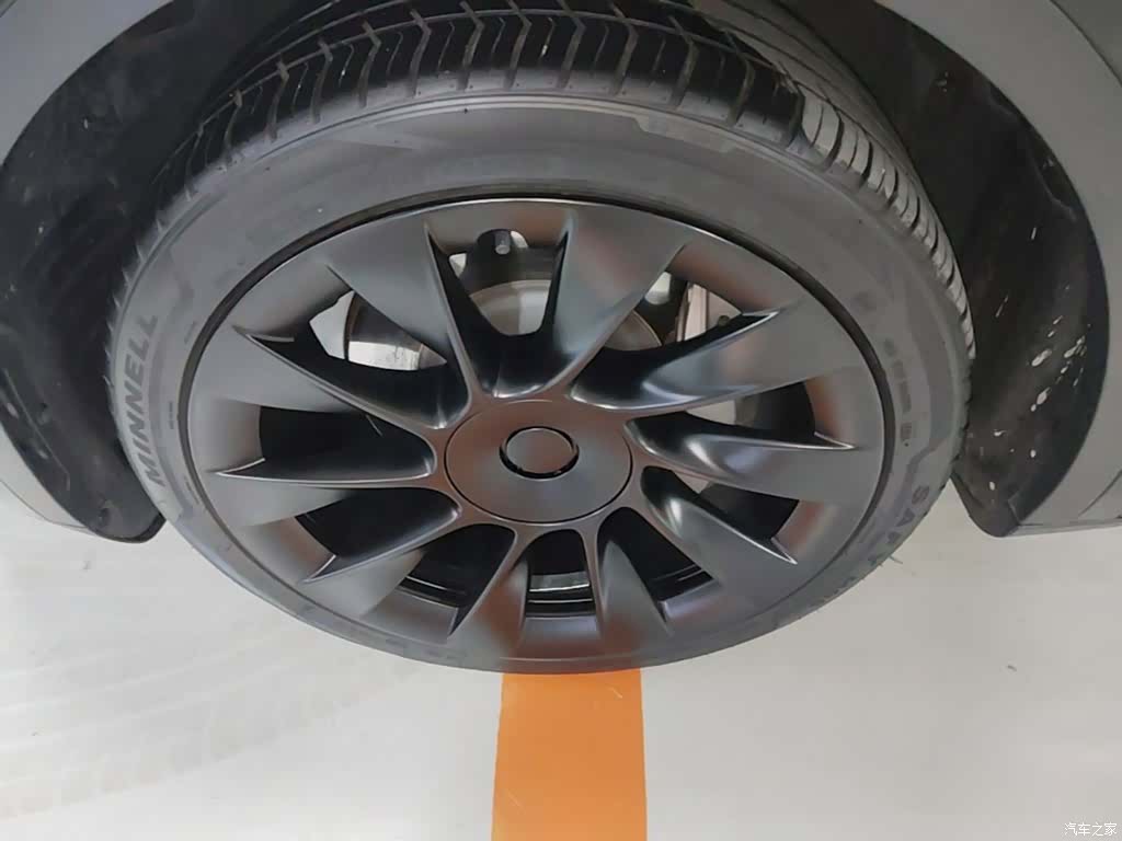 Tesla Model Y, 2023 23
