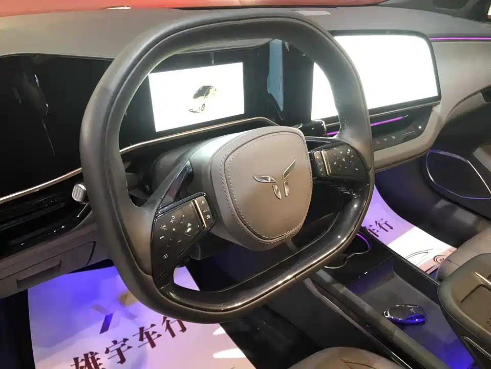 Hongqi EH7