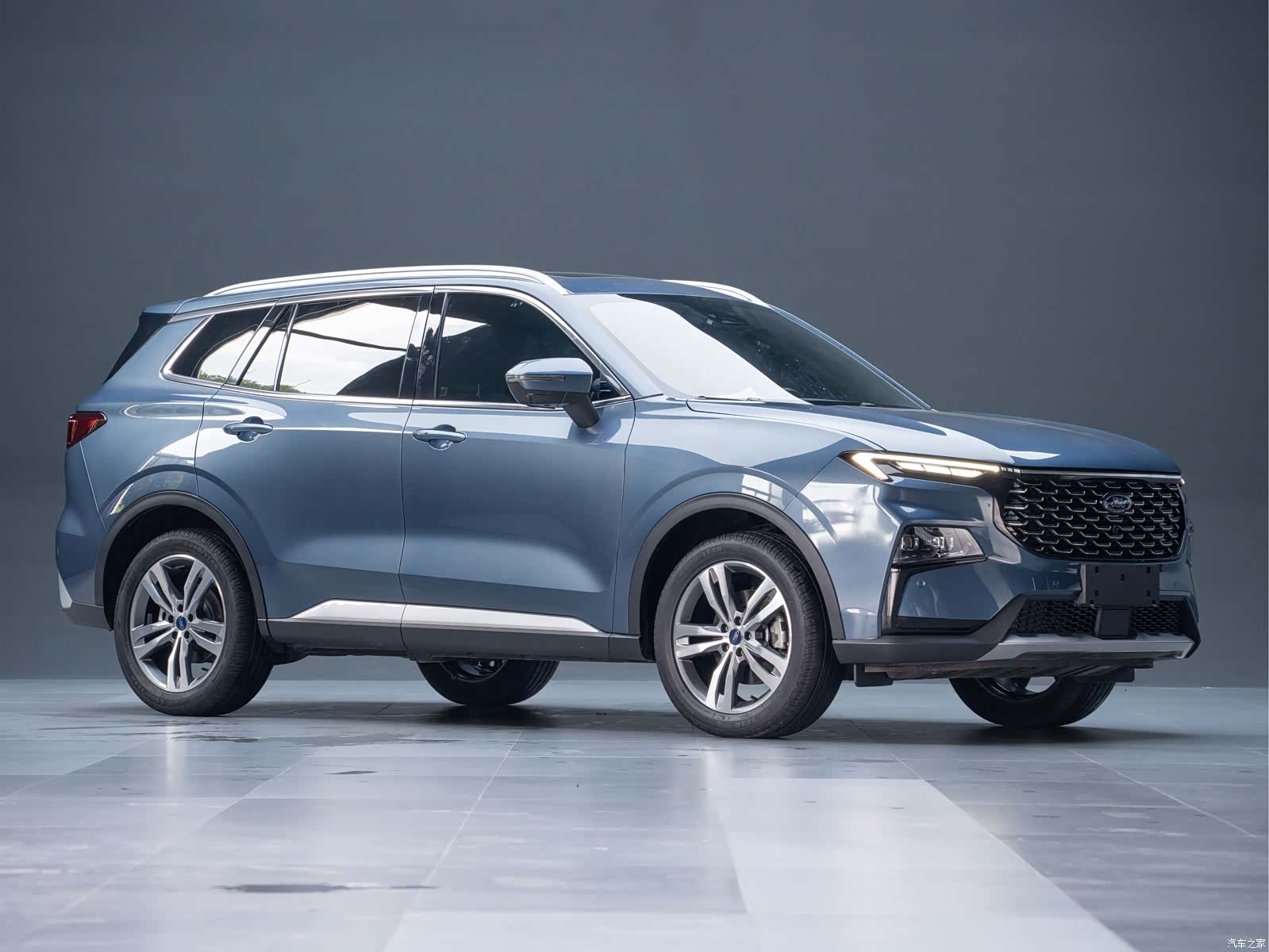 Ford Equator Sport, 2022 6