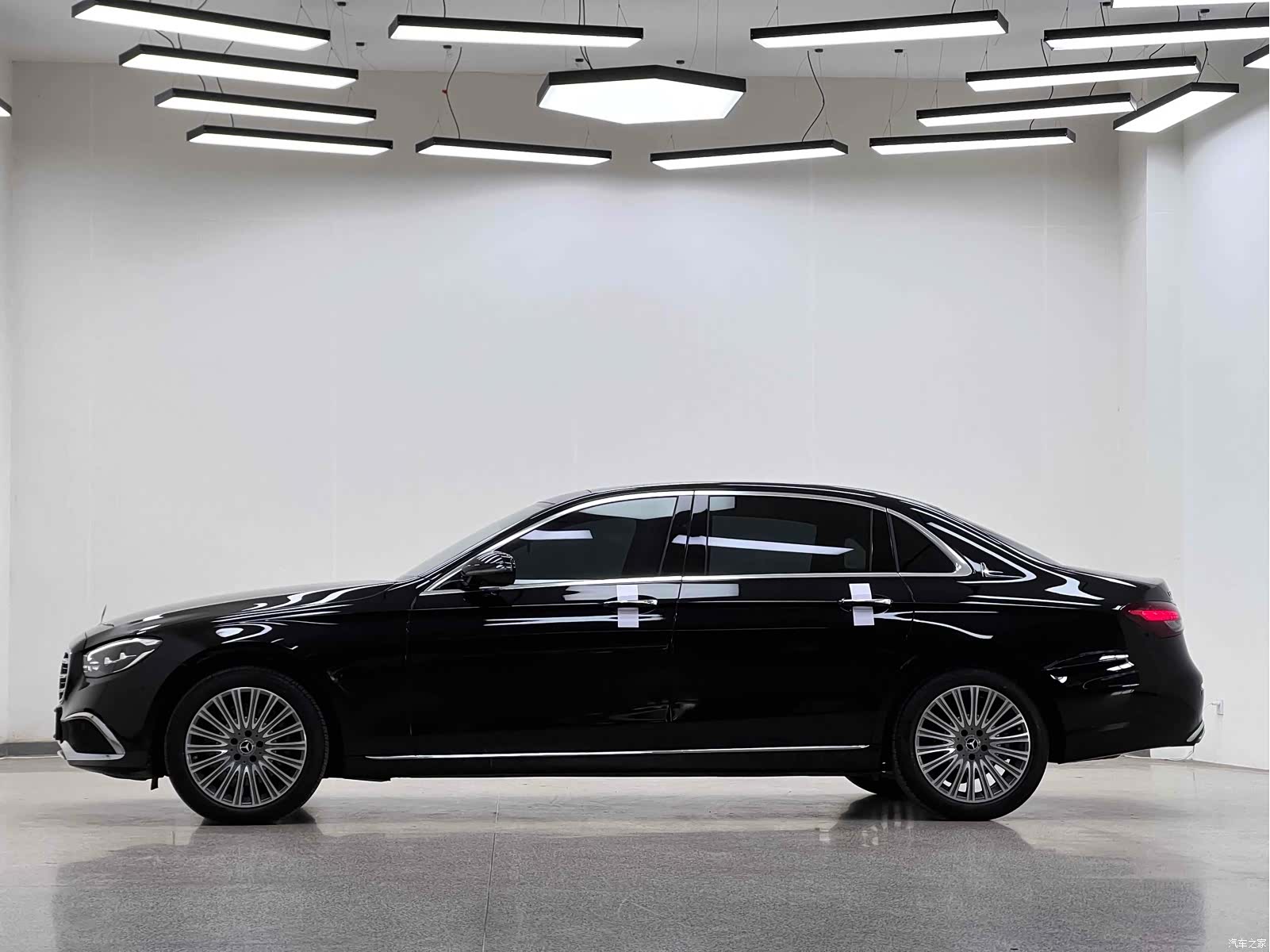 Mercedes-Benz E-Class, 2023 4