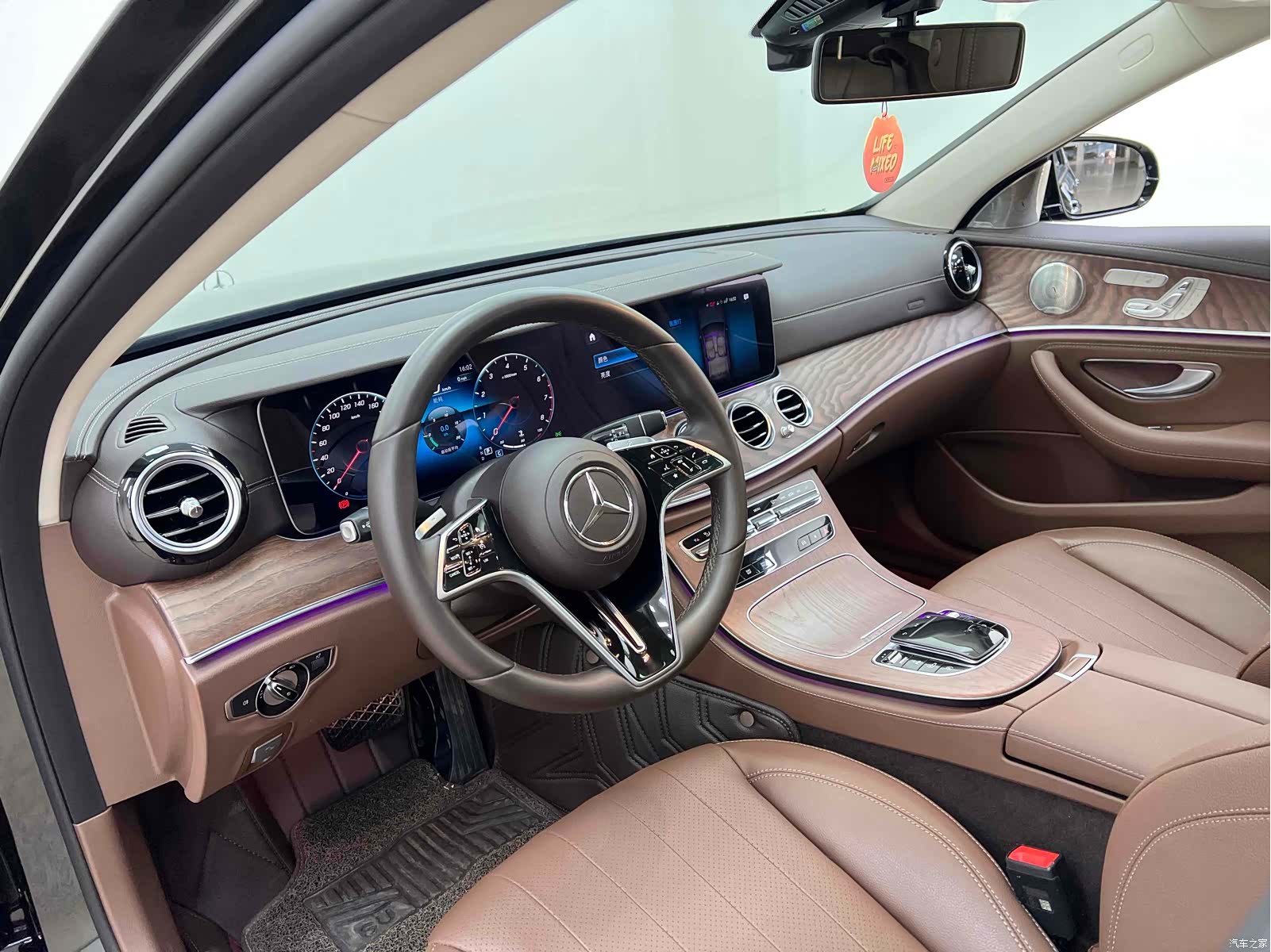 Mercedes-Benz E-Class, 2023 15