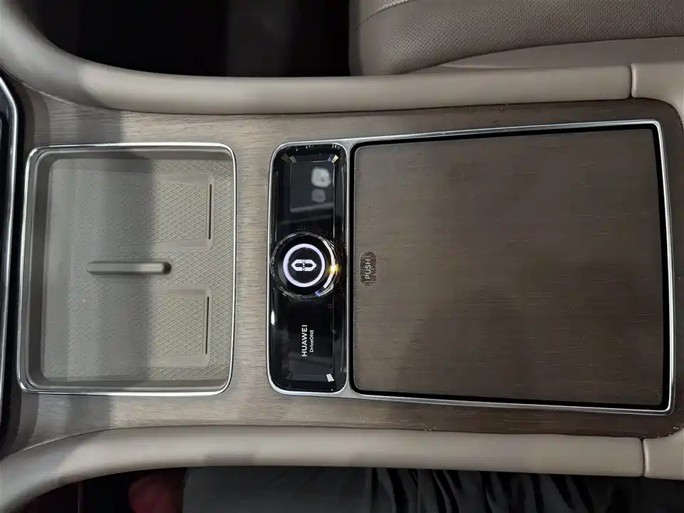 AITO Ask the world M9