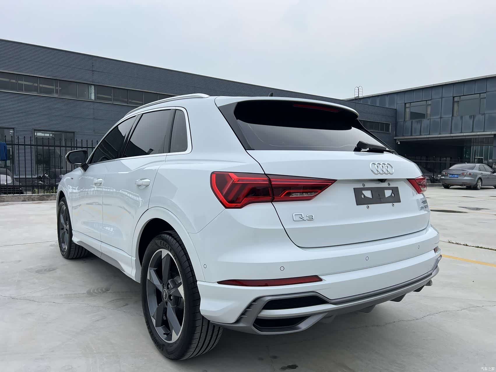 Audi Q3, 2023 4